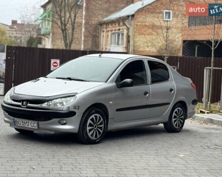 Серый Пежо 206, объемом двигателя 1.36 л и пробегом 184 тыс. км за 2100 $, фото 4 на Automoto.ua