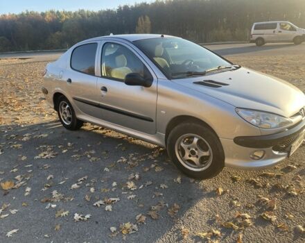 Серый Пежо 206, объемом двигателя 1.4 л и пробегом 262 тыс. км за 3500 $, фото 1 на Automoto.ua