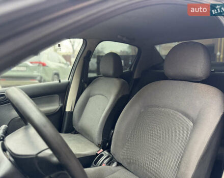 Серый Пежо 206, объемом двигателя 1.36 л и пробегом 184 тыс. км за 2100 $, фото 10 на Automoto.ua