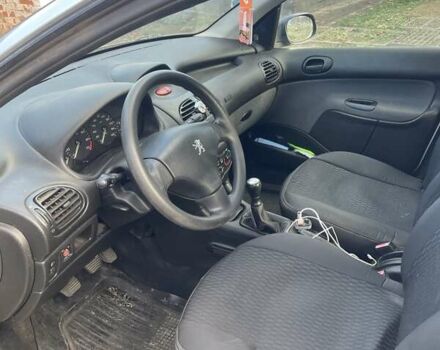 Серый Пежо 206, объемом двигателя 1.36 л и пробегом 150 тыс. км за 3500 $, фото 15 на Automoto.ua