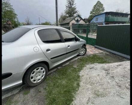 Сірий Пежо 206, об'ємом двигуна 1.4 л та пробігом 300 тис. км за 2400 $, фото 2 на Automoto.ua