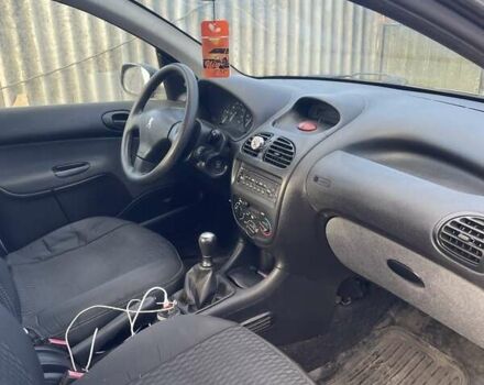 Серый Пежо 206, объемом двигателя 1.36 л и пробегом 150 тыс. км за 3500 $, фото 17 на Automoto.ua