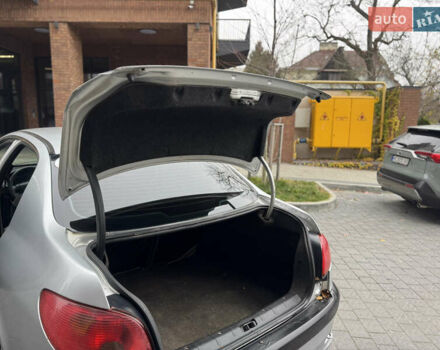 Серый Пежо 206, объемом двигателя 1.36 л и пробегом 184 тыс. км за 2300 $, фото 15 на Automoto.ua