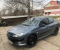 Серый Пежо 206, объемом двигателя 1.36 л и пробегом 340 тыс. км за 2999 $, фото 1 на Automoto.ua