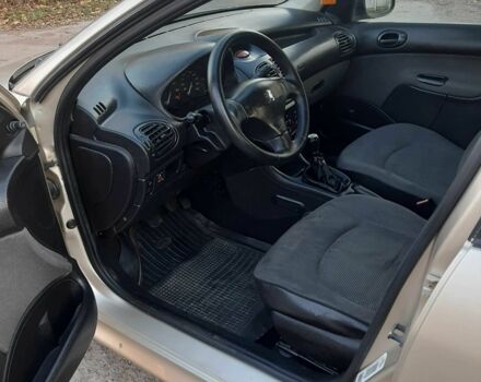 Серый Пежо 206, объемом двигателя 1.4 л и пробегом 250 тыс. км за 2650 $, фото 10 на Automoto.ua