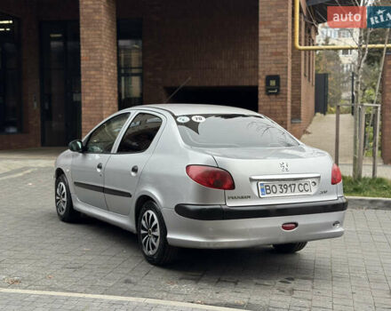 Серый Пежо 206, объемом двигателя 1.36 л и пробегом 184 тыс. км за 2300 $, фото 5 на Automoto.ua