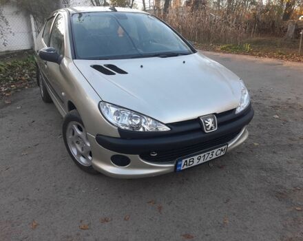 Серый Пежо 206, объемом двигателя 1.4 л и пробегом 250 тыс. км за 2650 $, фото 1 на Automoto.ua