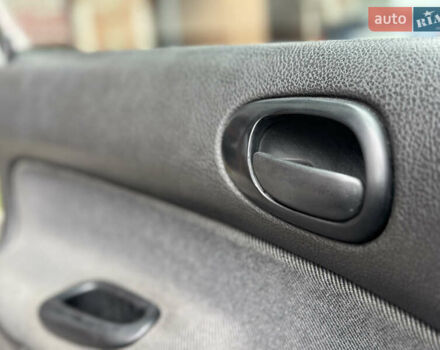 Серый Пежо 206, объемом двигателя 1.36 л и пробегом 184 тыс. км за 2300 $, фото 14 на Automoto.ua