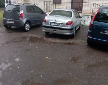 Сірий Пежо 206, об'ємом двигуна 1.36 л та пробігом 153 тис. км за 2800 $, фото 1 на Automoto.ua