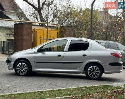 Серый Пежо 206, объемом двигателя 1.36 л и пробегом 184 тыс. км за 2300 $, фото 6 на Automoto.ua
