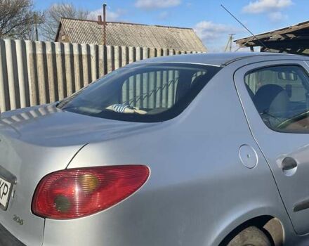 Серый Пежо 206, объемом двигателя 1.36 л и пробегом 150 тыс. км за 3500 $, фото 7 на Automoto.ua