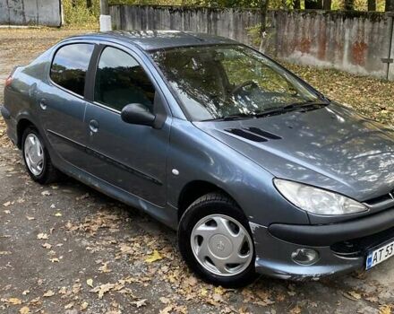 Сірий Пежо 206, об'ємом двигуна 1.36 л та пробігом 388 тис. км за 2000 $, фото 3 на Automoto.ua