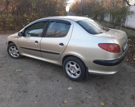 Серый Пежо 206, объемом двигателя 1.4 л и пробегом 250 тыс. км за 2650 $, фото 6 на Automoto.ua