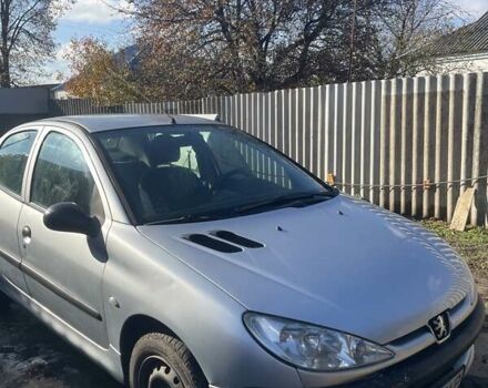 Серый Пежо 206, объемом двигателя 1.36 л и пробегом 150 тыс. км за 3500 $, фото 1 на Automoto.ua