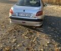 Сірий Пежо 206, об'ємом двигуна 1.36 л та пробігом 230 тис. км за 3200 $, фото 4 на Automoto.ua