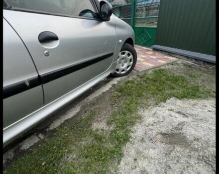 Сірий Пежо 206, об'ємом двигуна 1.4 л та пробігом 300 тис. км за 2400 $, фото 4 на Automoto.ua