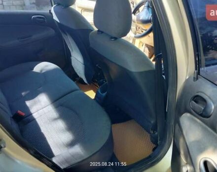 Сірий Пежо 206, об'ємом двигуна 1.36 л та пробігом 195 тис. км за 2000 $, фото 8 на Automoto.ua