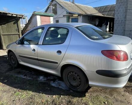 Серый Пежо 206, объемом двигателя 1.36 л и пробегом 150 тыс. км за 3500 $, фото 8 на Automoto.ua