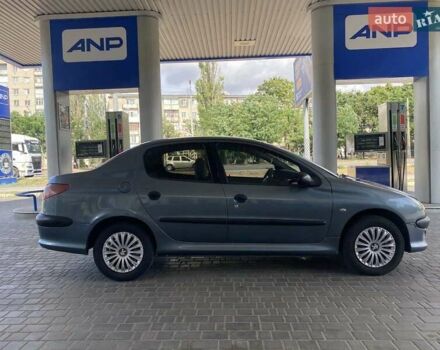 Сірий Пежо 206, об'ємом двигуна 1.36 л та пробігом 245 тис. км за 4499 $, фото 3 на Automoto.ua