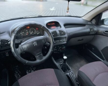 Серый Пежо 206, объемом двигателя 1.4 л и пробегом 250 тыс. км за 1900 $, фото 12 на Automoto.ua