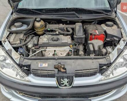 Сірий Пежо 206, об'ємом двигуна 1.36 л та пробігом 88 тис. км за 3500 $, фото 9 на Automoto.ua