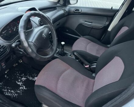 Серый Пежо 206, объемом двигателя 1.4 л и пробегом 250 тыс. км за 1900 $, фото 13 на Automoto.ua