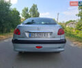 Серый Пежо 206, объемом двигателя 1.36 л и пробегом 170 тыс. км за 2600 $, фото 4 на Automoto.ua