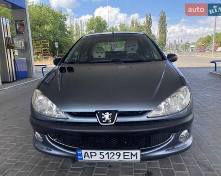 Сірий Пежо 206, об'ємом двигуна 1.36 л та пробігом 245 тис. км за 4499 $, фото 1 на Automoto.ua