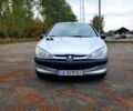 Серый Пежо 206, объемом двигателя 1.4 л и пробегом 210 тыс. км за 2500 $, фото 1 на Automoto.ua