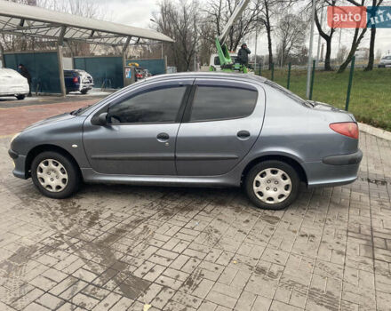 Серый Пежо 206, объемом двигателя 1.36 л и пробегом 141 тыс. км за 3700 $, фото 7 на Automoto.ua