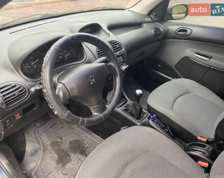 Серый Пежо 206, объемом двигателя 1.36 л и пробегом 141 тыс. км за 3700 $, фото 10 на Automoto.ua