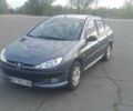 Серый Пежо 206, объемом двигателя 1.36 л и пробегом 134 тыс. км за 4599 $, фото 1 на Automoto.ua