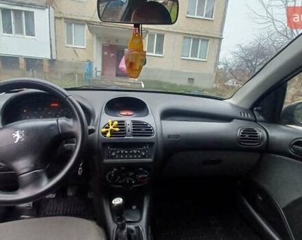 Серый Пежо 206, объемом двигателя 1.36 л и пробегом 234 тыс. км за 3000 $, фото 4 на Automoto.ua