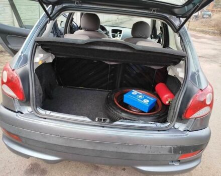 Сірий Пежо 206, об'ємом двигуна 1.4 л та пробігом 185 тис. км за 3900 $, фото 7 на Automoto.ua