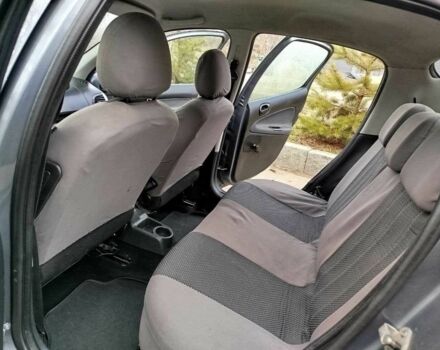 Сірий Пежо 206, об'ємом двигуна 1.4 л та пробігом 185 тис. км за 3900 $, фото 6 на Automoto.ua