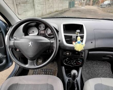 Сірий Пежо 206, об'ємом двигуна 1.4 л та пробігом 185 тис. км за 3900 $, фото 5 на Automoto.ua