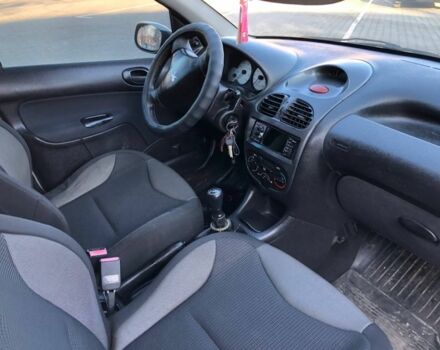 Сірий Пежо 206, об'ємом двигуна 1.4 л та пробігом 280 тис. км за 3300 $, фото 4 на Automoto.ua