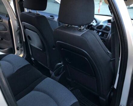 Сірий Пежо 206, об'ємом двигуна 1.4 л та пробігом 280 тис. км за 3300 $, фото 6 на Automoto.ua