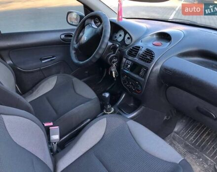 Серый Пежо 206, объемом двигателя 1.4 л и пробегом 280 тыс. км за 3300 $, фото 12 на Automoto.ua