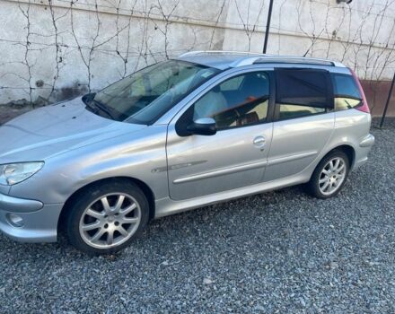 Серый Пежо 206, объемом двигателя 1.6 л и пробегом 274 тыс. км за 2300 $, фото 3 на Automoto.ua