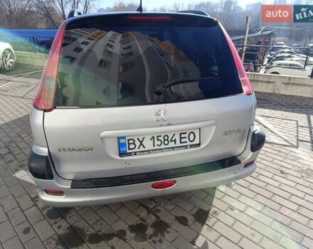 Сірий Пежо 206, об'ємом двигуна 1.36 л та пробігом 264 тис. км за 3400 $, фото 4 на Automoto.ua