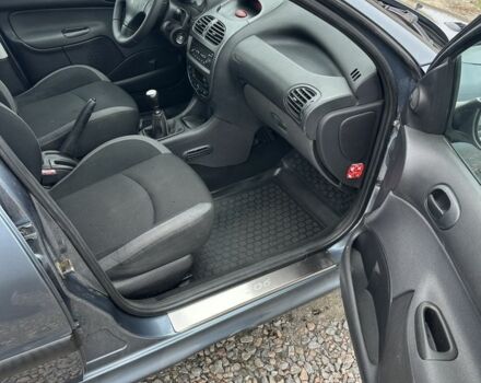 Серый Пежо 206, объемом двигателя 1.4 л и пробегом 209 тыс. км за 3700 $, фото 6 на Automoto.ua