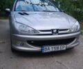 Серый Пежо 206, объемом двигателя 1.36 л и пробегом 156 тыс. км за 3800 $, фото 1 на Automoto.ua