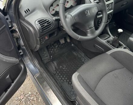 Серый Пежо 206, объемом двигателя 1.4 л и пробегом 209 тыс. км за 3700 $, фото 12 на Automoto.ua