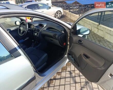 Сірий Пежо 206, об'ємом двигуна 1.36 л та пробігом 264 тис. км за 3400 $, фото 12 на Automoto.ua