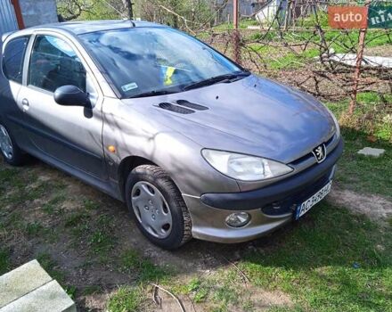 Сірий Пежо 206, об'ємом двигуна 1.6 л та пробігом 315 тис. км за 3200 $, фото 1 на Automoto.ua