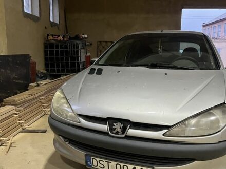 Сірий Пежо 206, об'ємом двигуна 0 л та пробігом 200 тис. км за 650 $, фото 1 на Automoto.ua