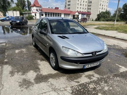 Сірий Пежо 206, об'ємом двигуна 1.1 л та пробігом 211 тис. км за 2000 $, фото 1 на Automoto.ua