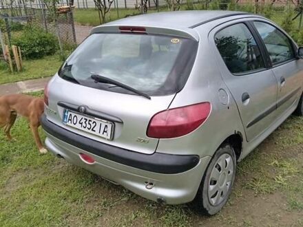 Пежо 206 2000 у Тячеве на Automoto.ua Сірий Пежо 206, об'ємом двигуна 1.12 л та пробігом 215 тис. км за 1800 $, фото 1 на Automoto.ua
