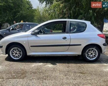 Серый Пежо 206, объемом двигателя 1.1 л и пробегом 211 тыс. км за 2000 $, фото 1 на Automoto.ua